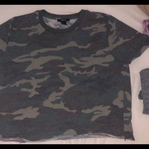 camo forever 21 cropped t-shirt